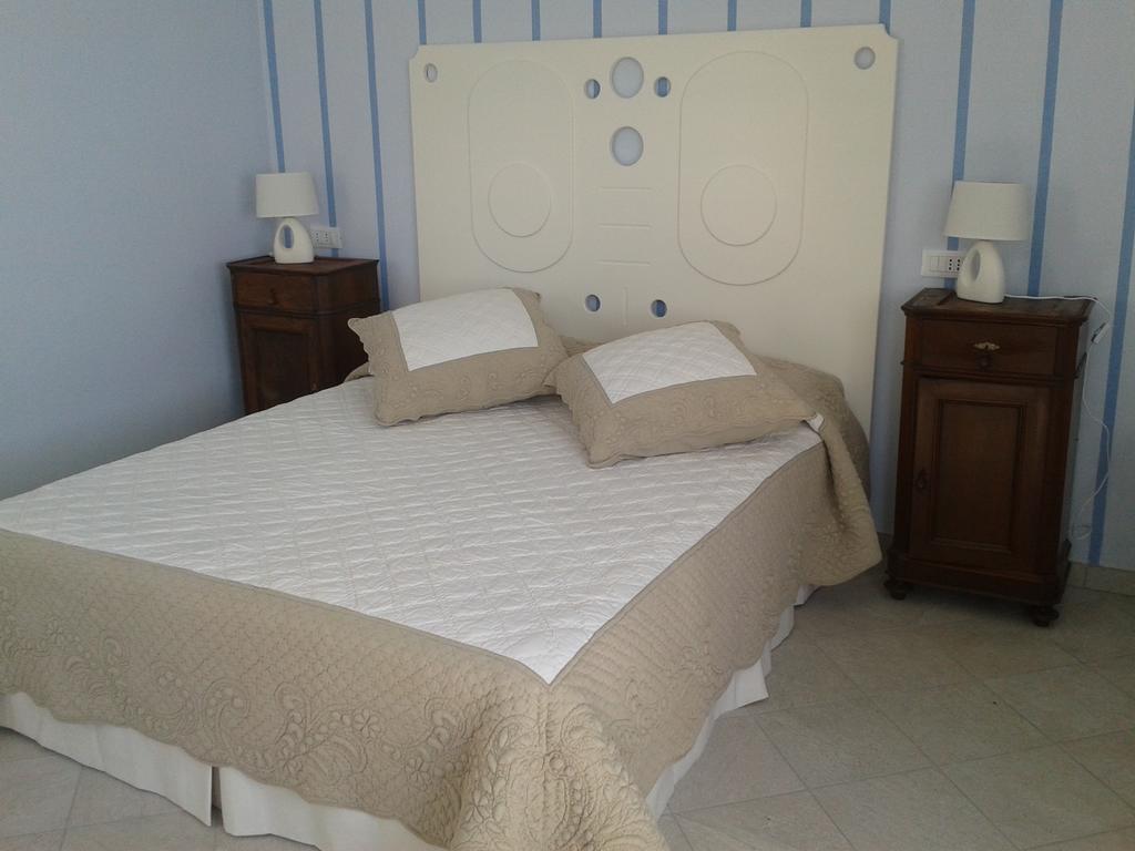 Le Sirene Bed & Breakfast เตลลาโร ห้อง รูปภาพ
