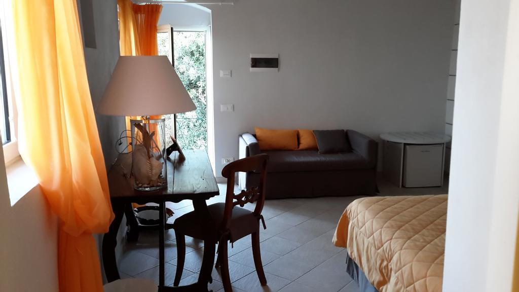 Le Sirene Bed & Breakfast เตลลาโร ภายนอก รูปภาพ