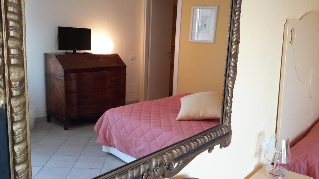 Le Sirene Bed & Breakfast เตลลาโร ภายนอก รูปภาพ