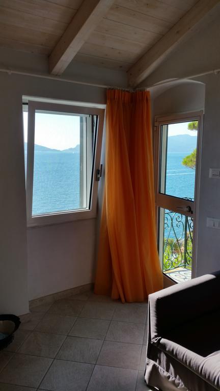 Le Sirene Bed & Breakfast เตลลาโร ภายนอก รูปภาพ